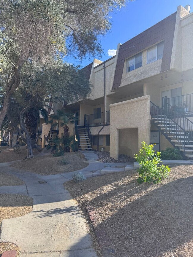 Foto del edificio - 2 bedroom, 1.5 baths, Boulder Hills condo
