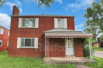 Building Photo - 404 S Chase Ave