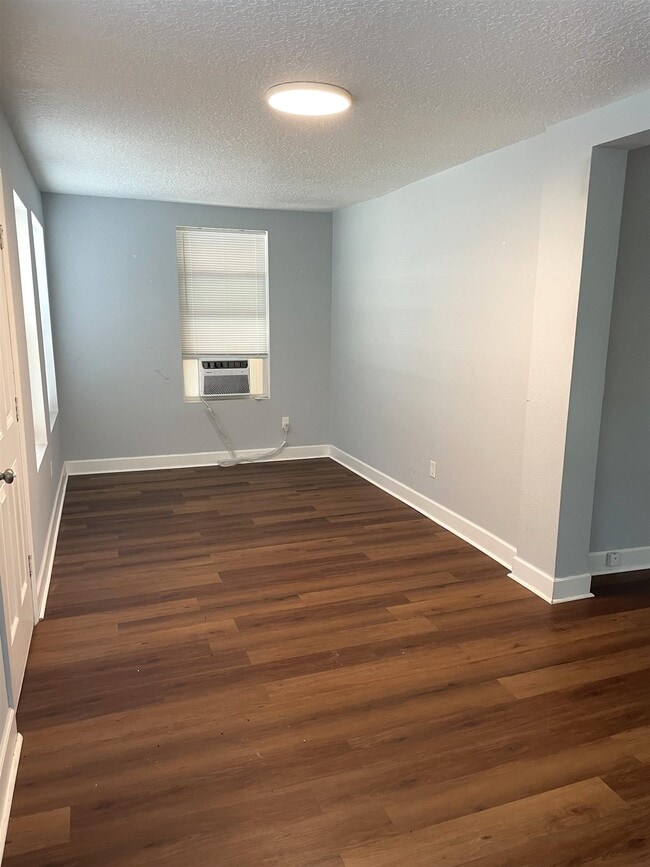 Building Photo - 9 Blanche Ln
