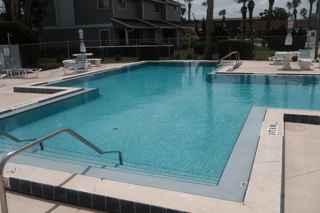 Building Photo - 163 Breezeway Ct