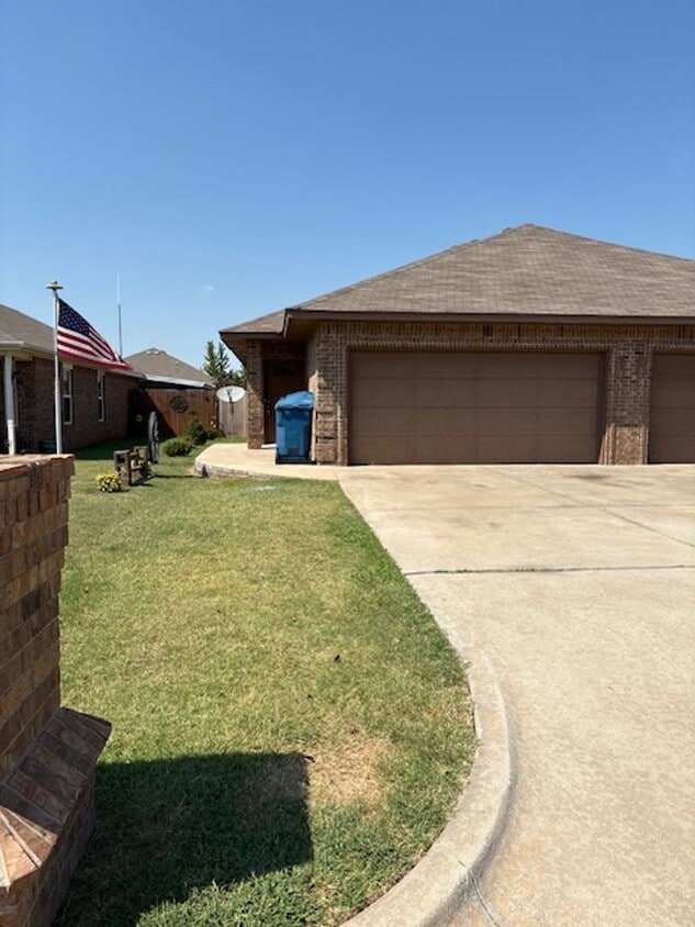 3br 2ba duplex with 2 car garage! - 3br 2ba duplex with 2 car garage!