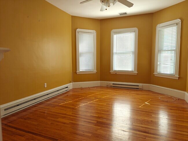 Sala de estar - 33 Hawthorne St