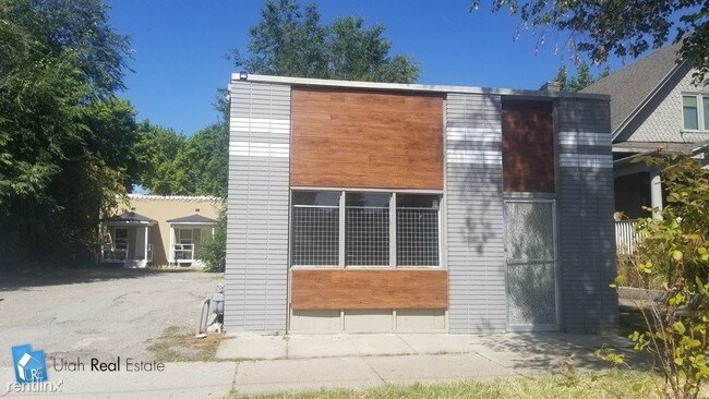 Building Photo - Studio, 1 bath Condo - Mini Market