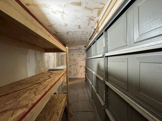 Foto del edificio - 4Bdm 2.5Ba with a Den/extra bedroom, close...