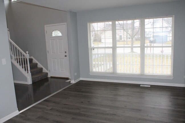 Building Photo - 1253 E Essex Ct