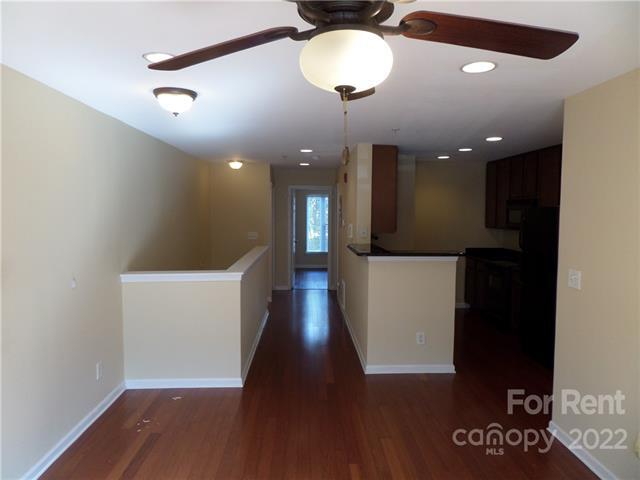 Foto del edificio - 631 Raphael Place