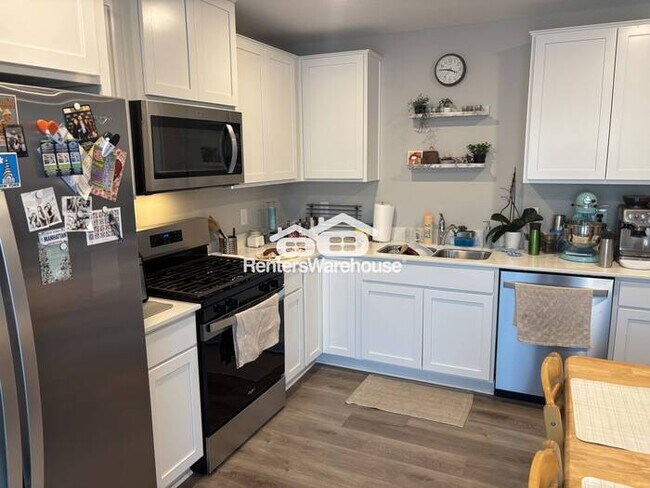 Foto del edificio - Available now - spacious 3 bedroom townhome in Rosemount!