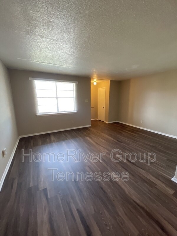 Foto del edificio - 3210 Forest Brook Dr