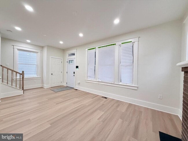 Building Photo - 610 Raleigh Pl SE