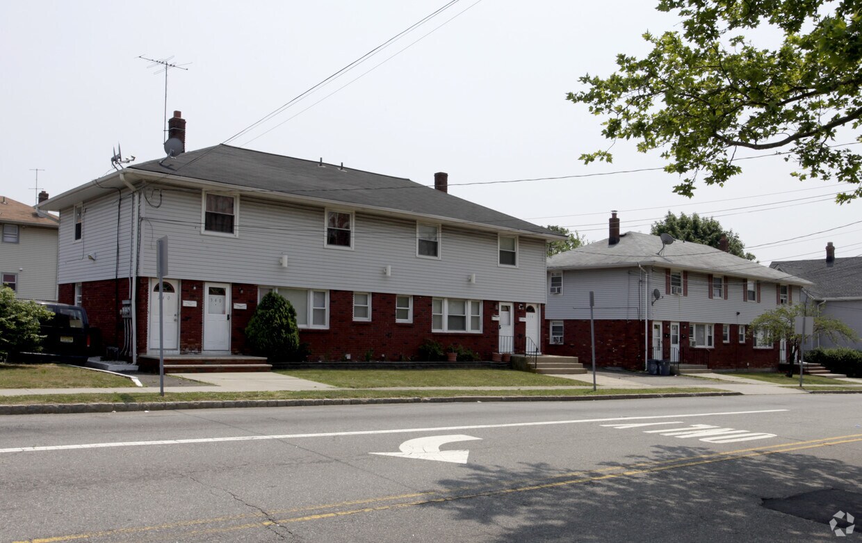 Building Photo - 334-340 Goodwin St