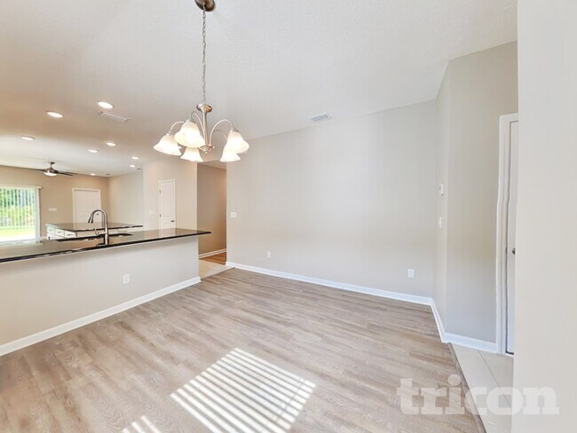 Building Photo - 470 Chandler Dr
