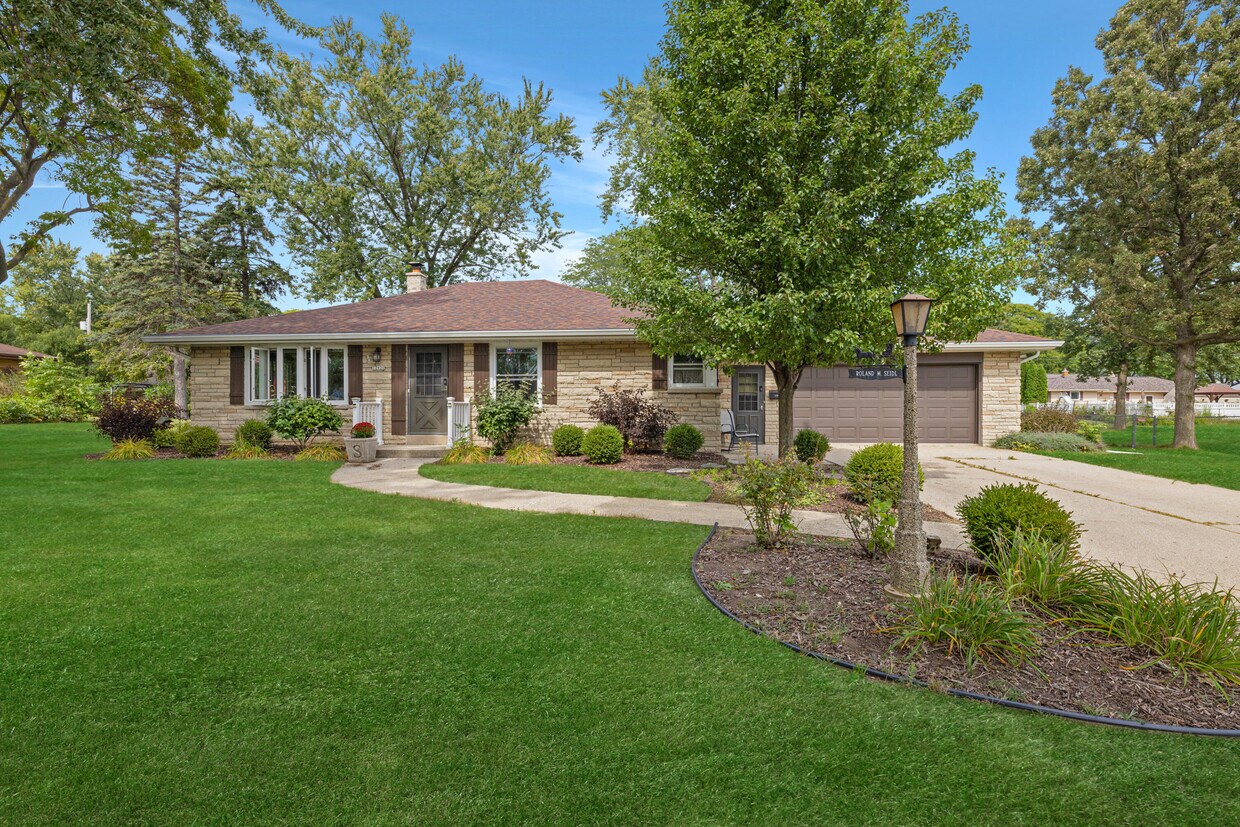 Foto principal - 12920 W Fairmount Ave