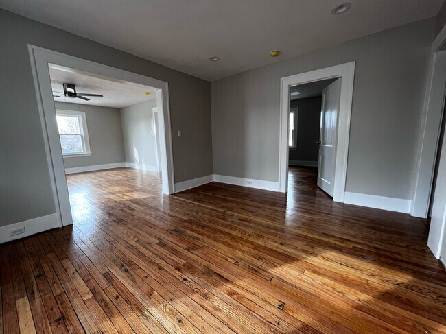 Foto del edificio - 7581 W Ridge Rd
