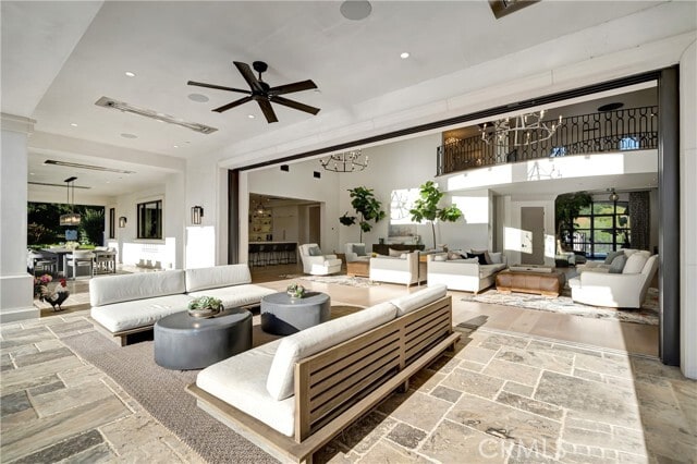 Foto del edificio - 2037 Delphine Ln