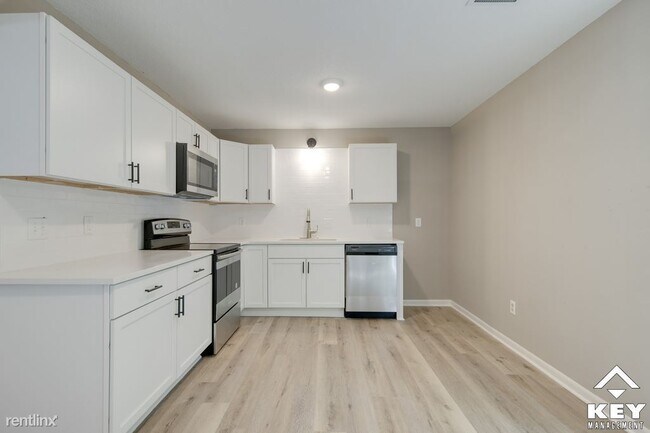 Building Photo - 2 br, 1 bath Townhome - 1823 S Washington Ave
