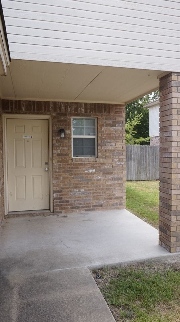 Building Photo - 1400 Chips Dr