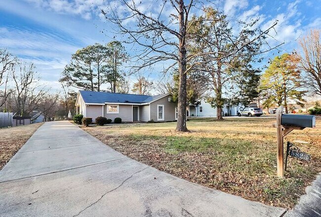 Foto del edificio - Charmingly Updated 3BD/2BA Ranch Home in Birnam Woods!