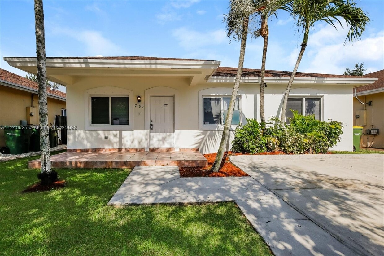 207 SW 15th Terrace, Homestead, FL 33030 House for Rent in Homestead