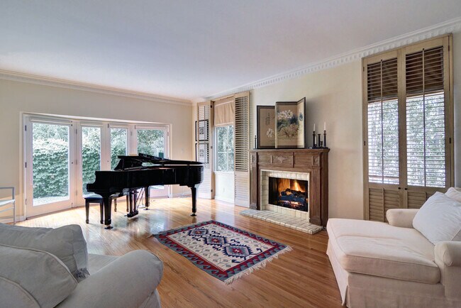 Foto del edificio - 755 N Harper Ave