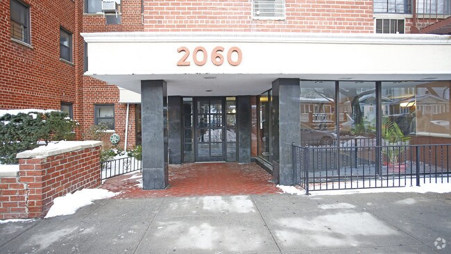 Foto del edificio - 2060 E 19th St