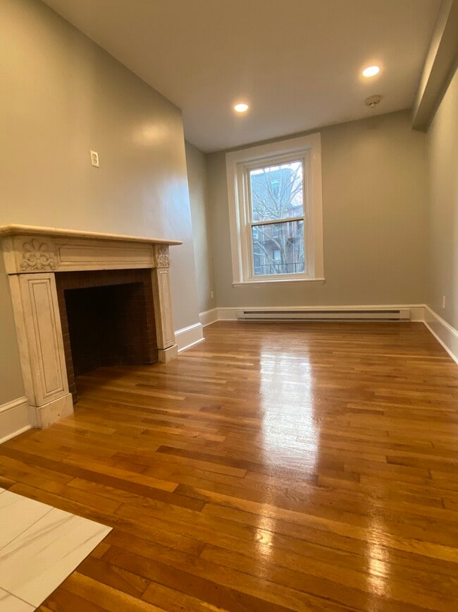 Building Photo - 397 Marlborough St