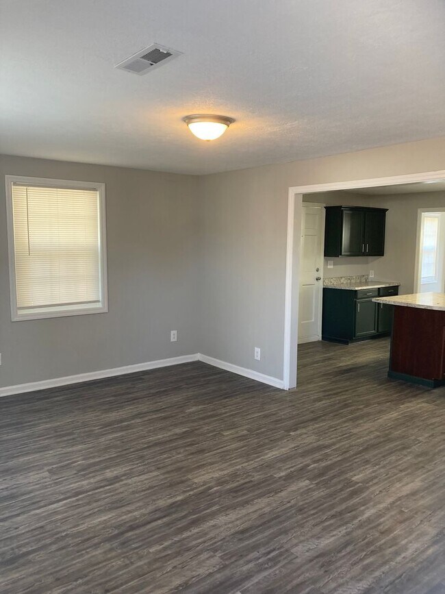 Foto del edificio - Super Nice 3 Bedroom, 1.5 Bathroom House N...