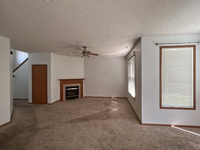 Photo - 2747-2751 Wyndham Ct Apartment