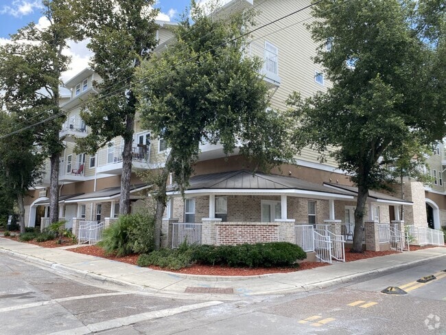 Building Photo - 1500 NW 4th Ave