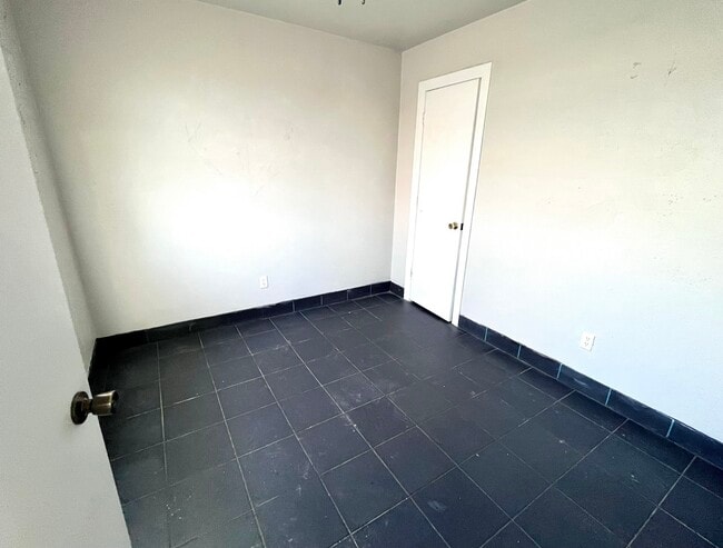 Foto del edificio - 304 S B St