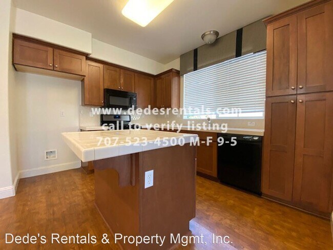 Foto del edificio - 2212-2214 Versailles St