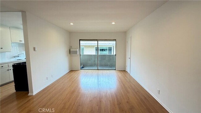 Foto del edificio - 919 N Orange Grove Ave