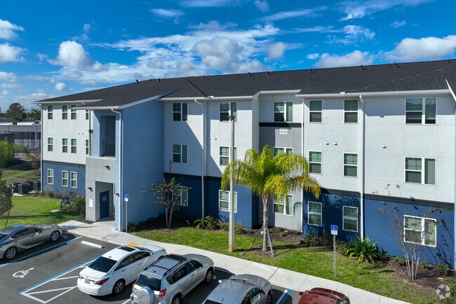 Building Photo - Ekos at Lake Shadow