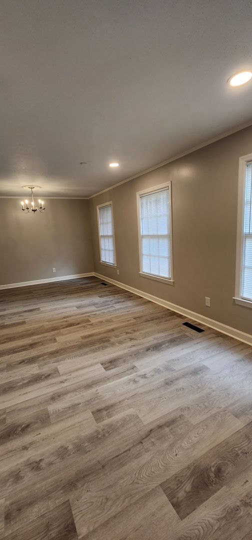 Foto del edificio - Charming Cul-de-Sac Home with Sunroom, Den...