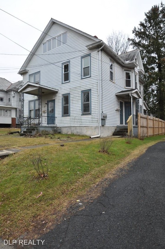 Primary Photo - 121-123 Ridgeway St