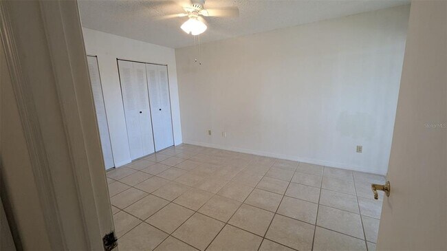 Foto del edificio - 4061 Crockers Lake Blvd