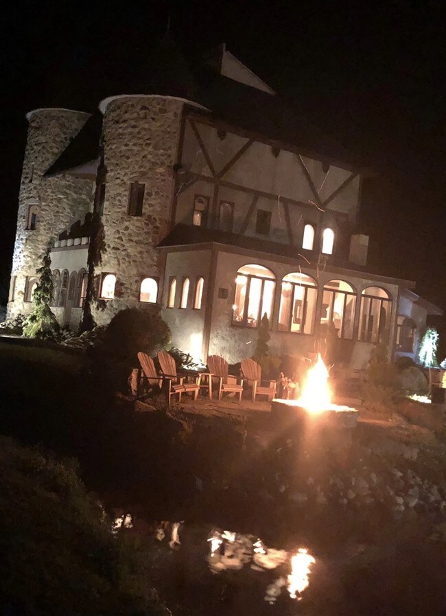 Foto del edificio - 4887 Burton Hill Rd