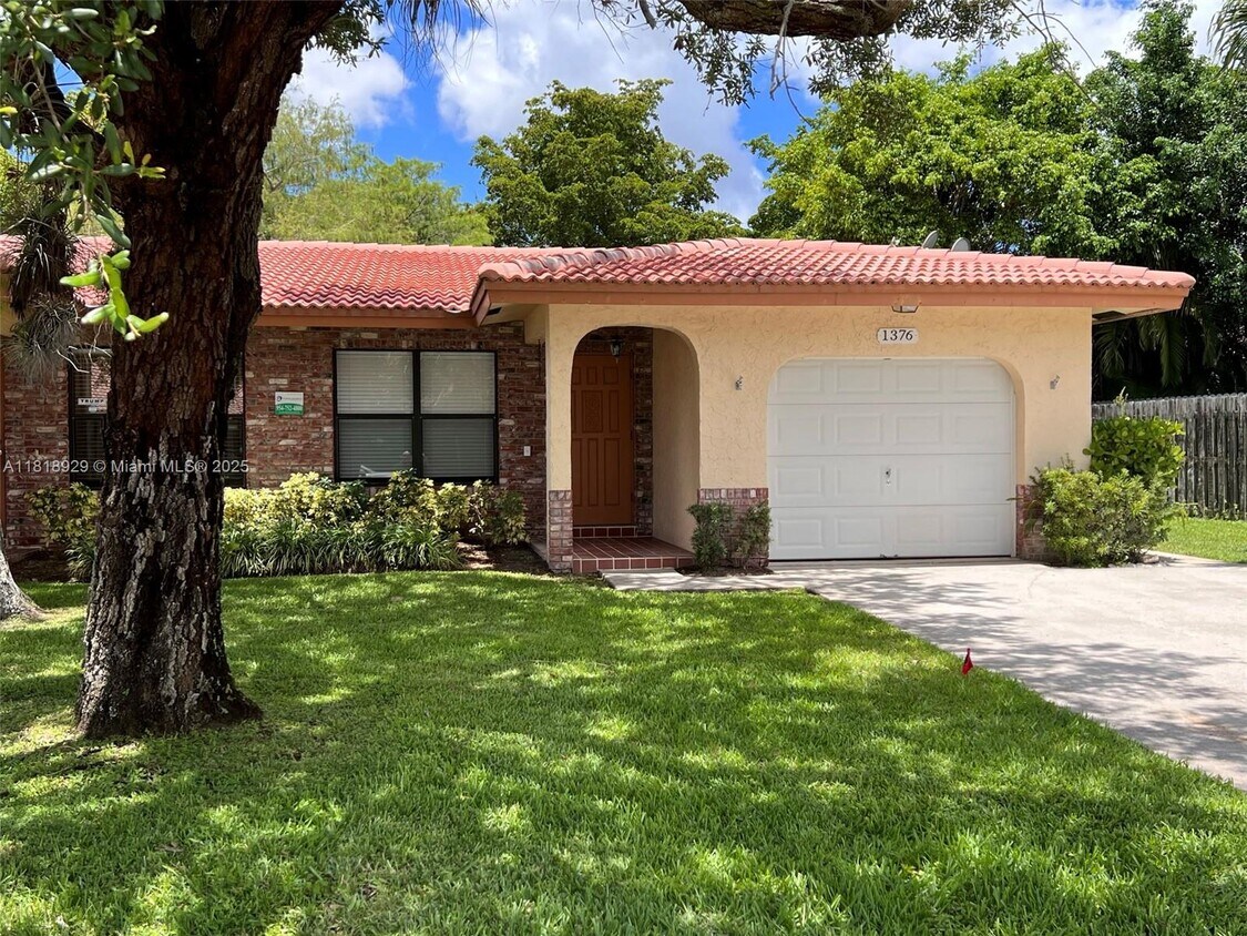 Foto principal - 1376 NW 93rd Terrace