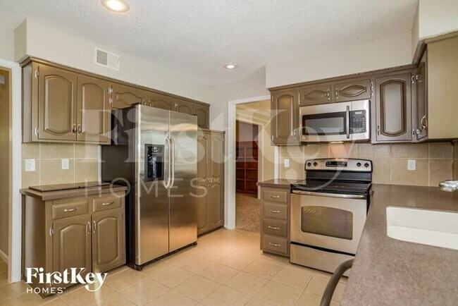 Building Photo - 13209 S Foxridge Dr