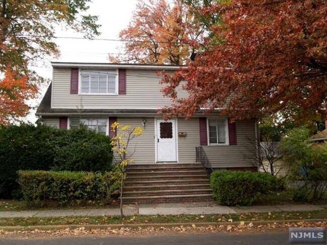 Building Photo - 132 Queen Anne Rd