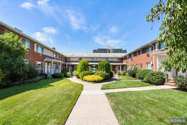 Primary Photo - 1315 Anderson Ave