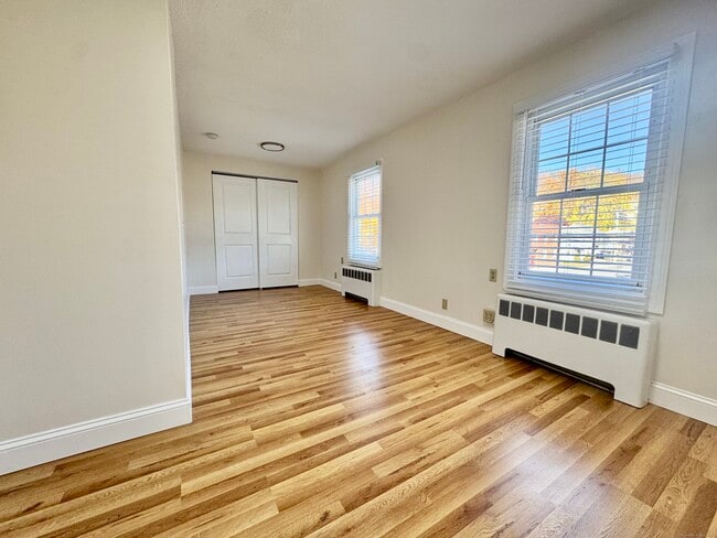 Building Photo - 26 Elm St