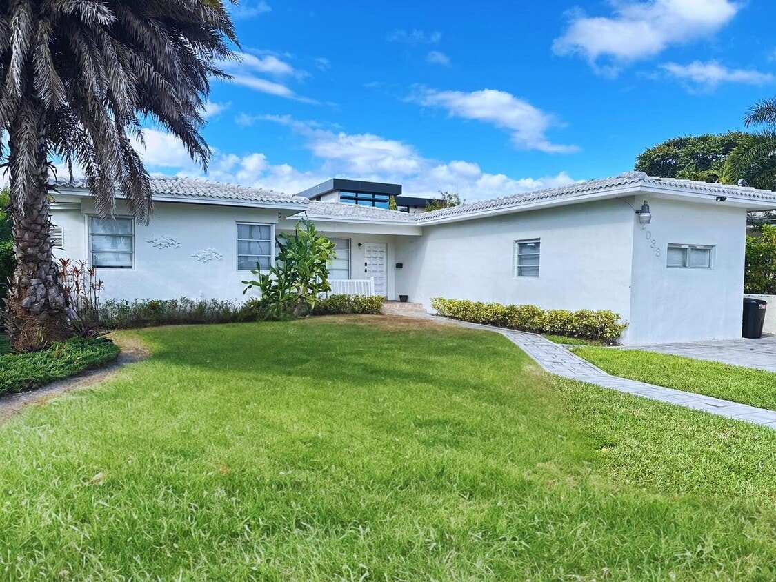 Foto principal - Miami Beach Home with a Pool!