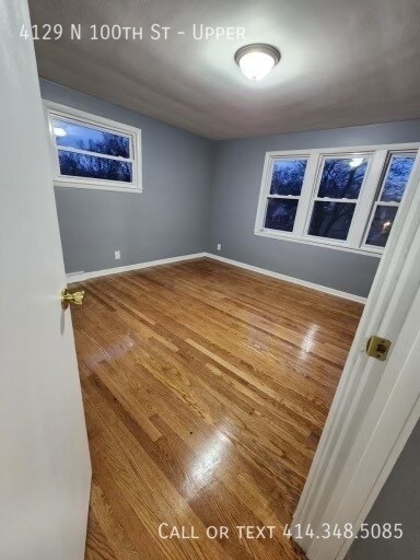 Building Photo - Newly rehabbed 3 bed upper unit with 2 ful...