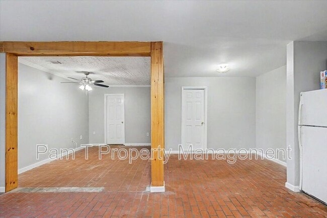Building Photo - 2619-B Livingston Ave