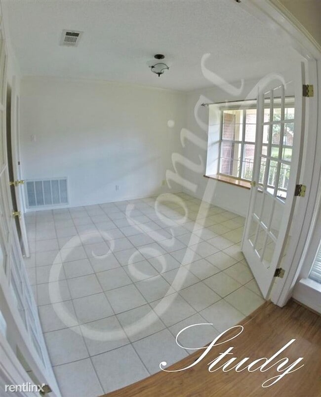 Building Photo - AVAILABLE JANUARY 15TH