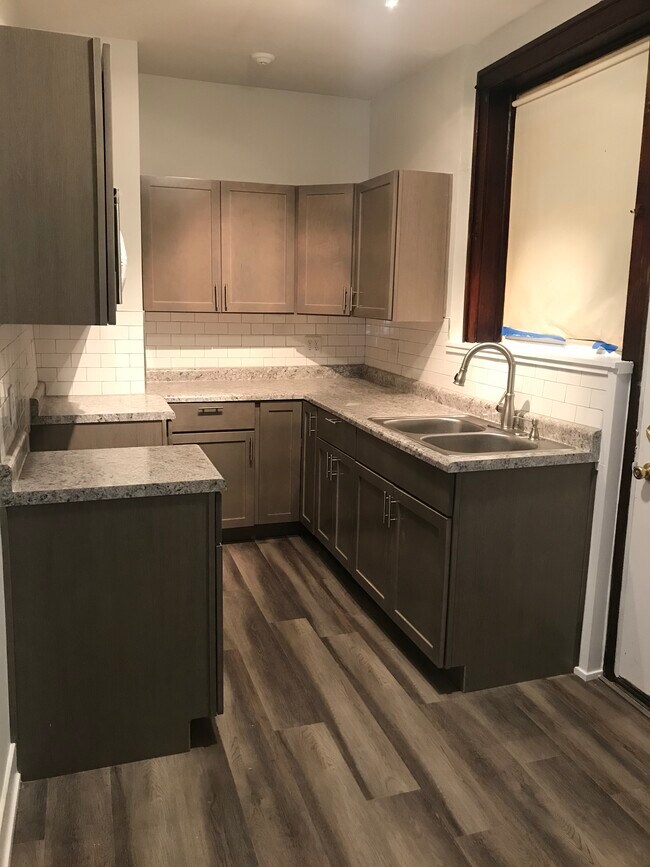 Building Photo - 1475 W 77th St