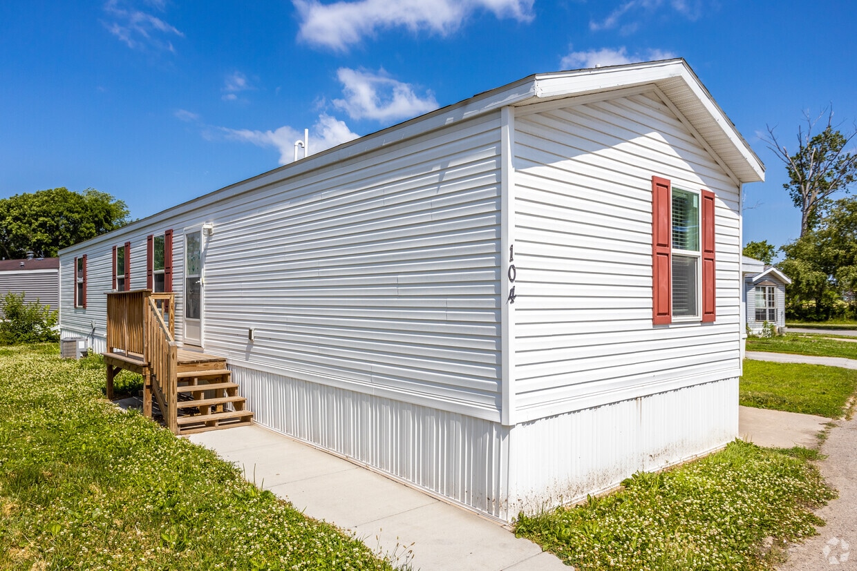 Lakeside Estates Apartments 3510 N 9th St Carter Lake, IA