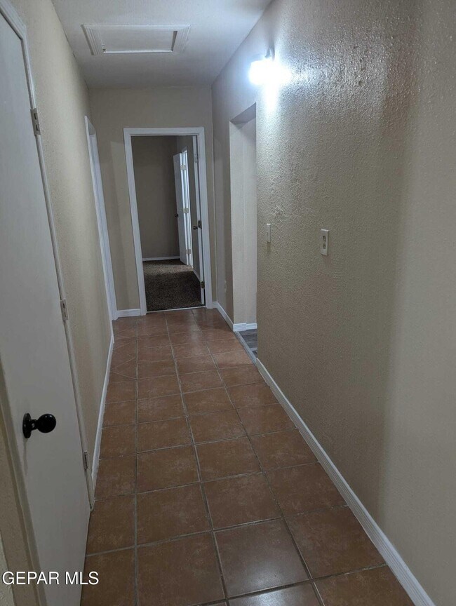 Foto del edificio - 14633 Valentin Dr