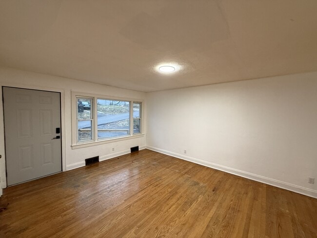 Building Photo - 103 Edwards St