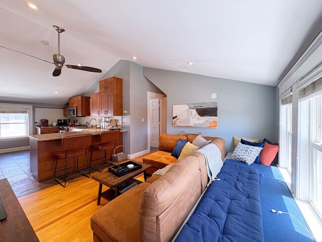 Foto del edificio - 247 Savin Hill Ave